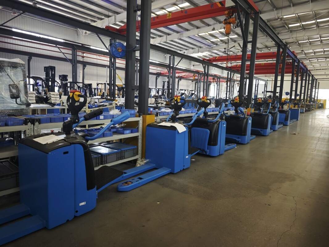 Cost comparison of maintaining electric versus diesel forklift fleets over five 