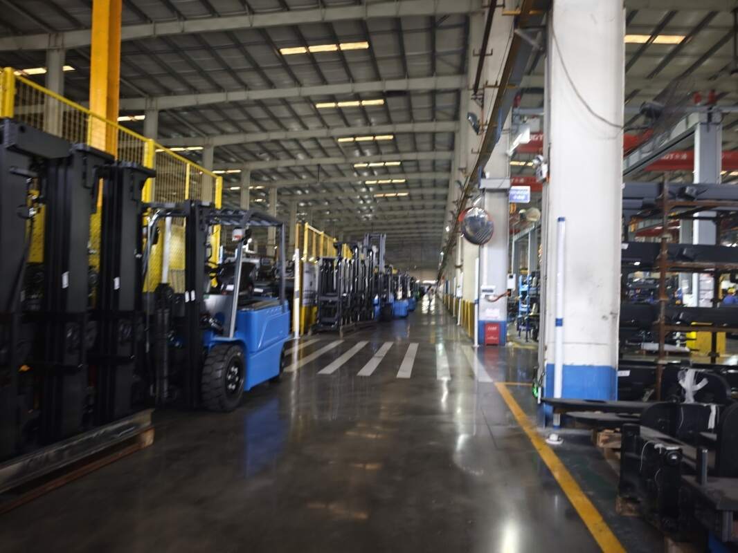 Lithium-ion forklift application guidance for metal-parts-warehouse medium-heavy
