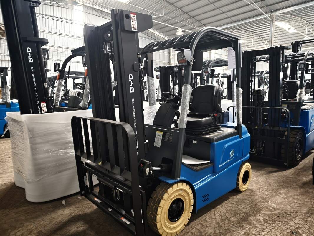 Radius-of-gyration parameter concept for evaluating electric pallet truck dynami