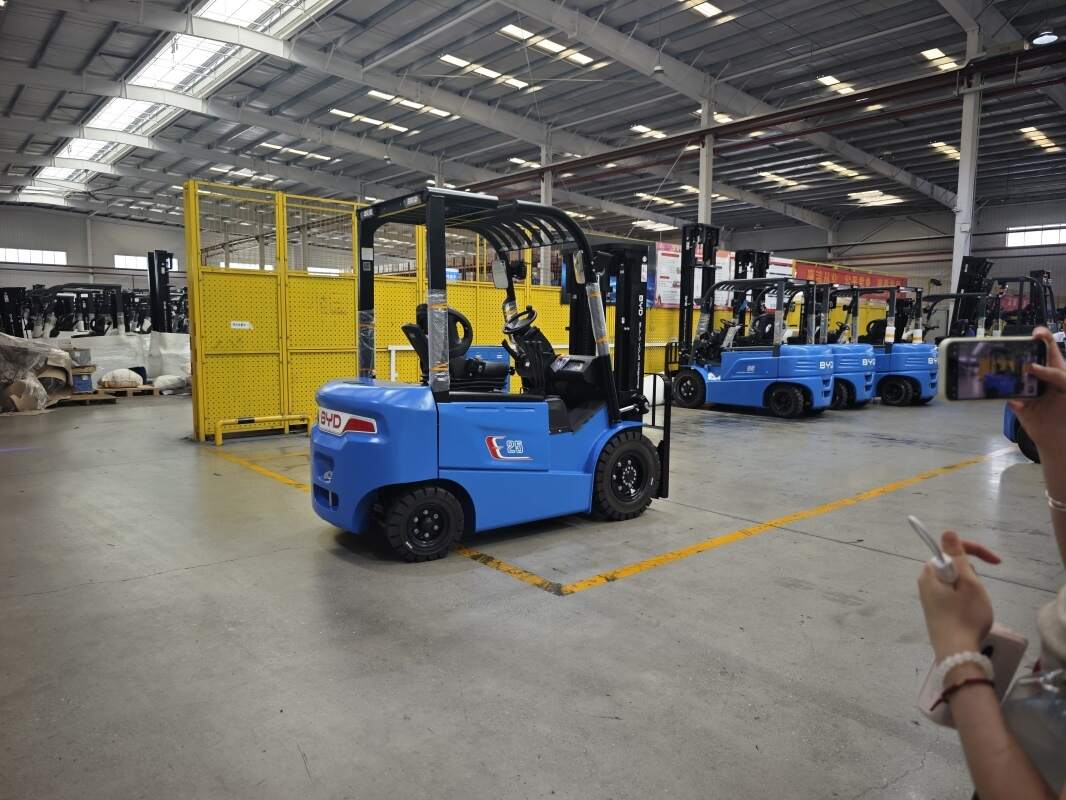 How to balance local stock availability versus custom-built lithium forklift lea