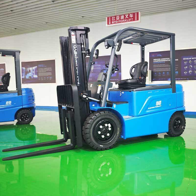 Electric forklift safe-loading practice for new warehouse hires(figure1) Electric forklift safe-loading practice for new warehouse hires(figure1)