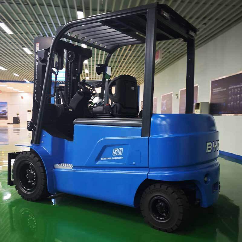 Safe electric forklift operation during nighttime warehouse shifts(figure1) Safe electric forklift operation during nighttime warehouse shifts(figure1)