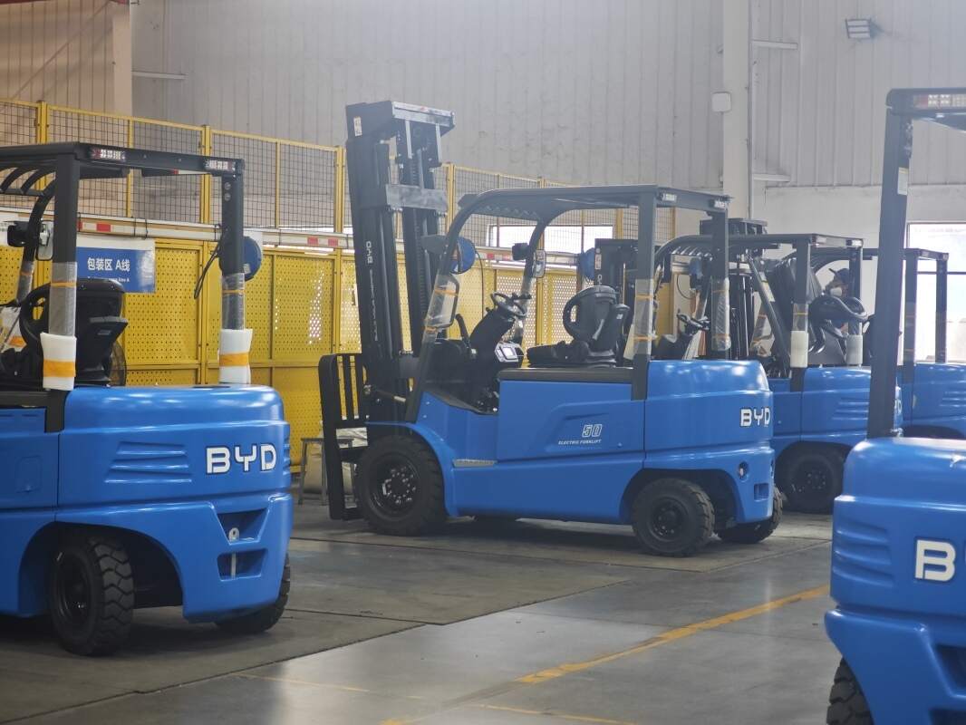 Operator guidance for using side-shift functions on electric forklifts(figure1)