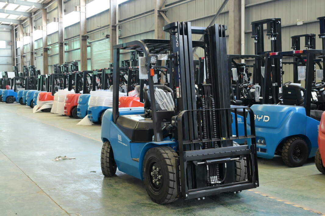 Safe pallet-handling techniques to avoid electric forklift load-shift accidents(figure1) Safe pallet-handling techniques to avoid electric forklift load-shift accidents(figure1)