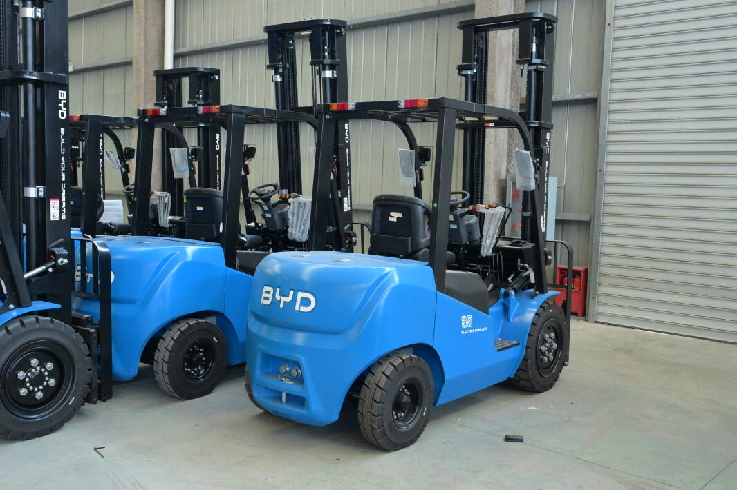 Pedestrian Crossing Protocols in Active Forklift Zones(الرقم1) Pedestrian Crossing Protocols in Active Forklift Zones(الرقم1)
