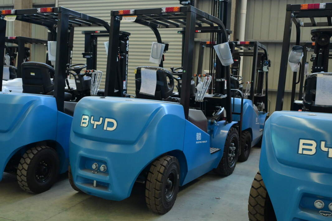Electric Pallet Truck Features: Must-Haves vs Nice-to-Haves