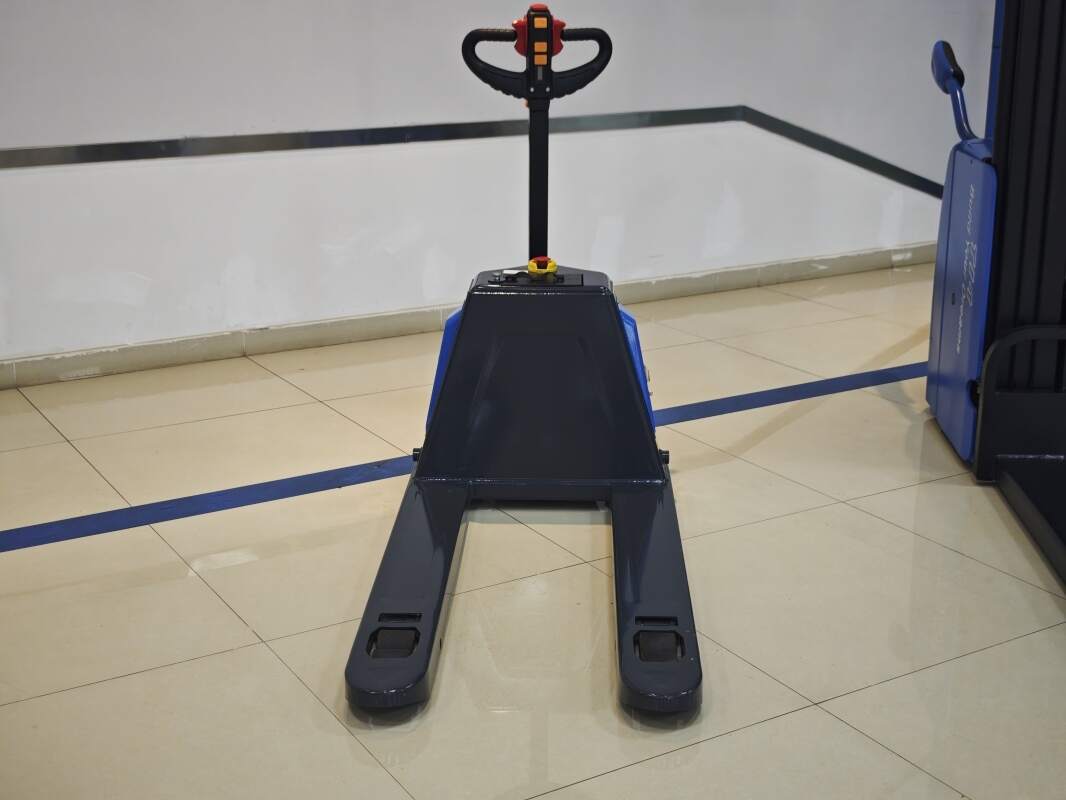 Turning-speed-limit parameters and safety performance for compact electric wareh