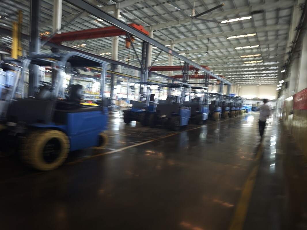How electric forklift data is improving warehouse space utilization(figure1)