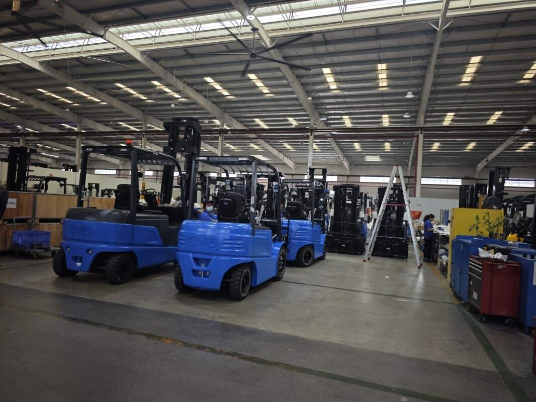 The Battery Plan That Keeps 2,000 Pallets a Day Moving