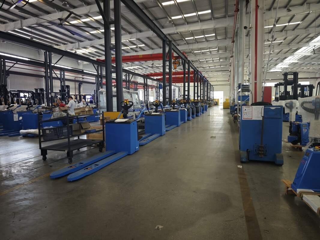 Three-wheel versus four-wheel electric forklifts: structural differences and fit
