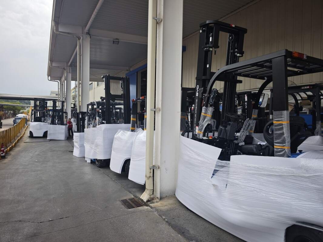 What hydraulic-oil flow parameters determine lifting-speed performance of electr