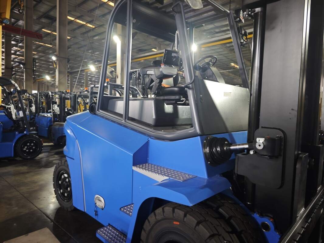 What PPE should operators use when working with electric forklift equipment(figure1)